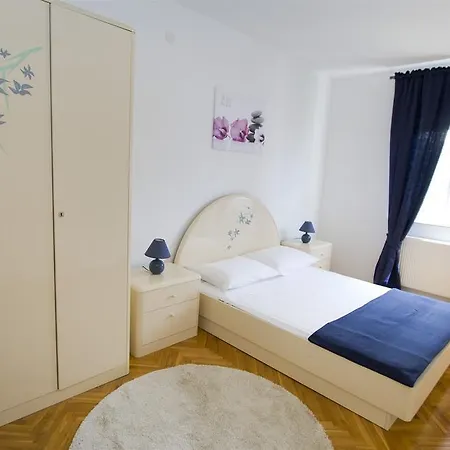 Kate Apartment Postira
