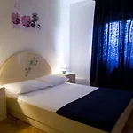 Kate Daire *