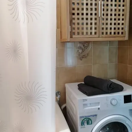 Kate Apartman *