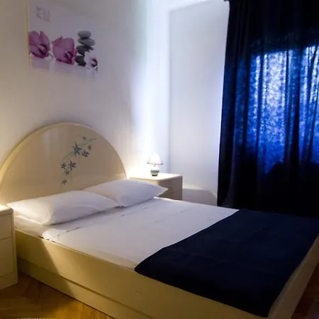 Kate Apartman *